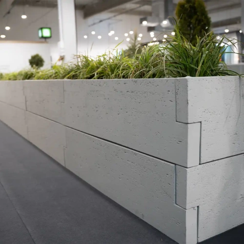 podwyższone donice betonowe trawertyn