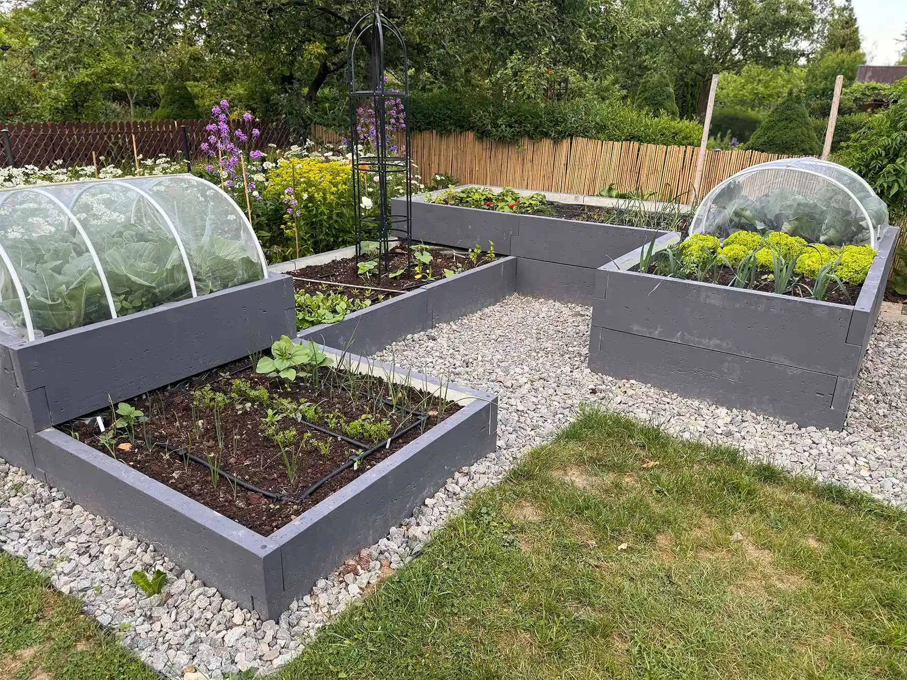 skrzynia na warzywnik trawertyn