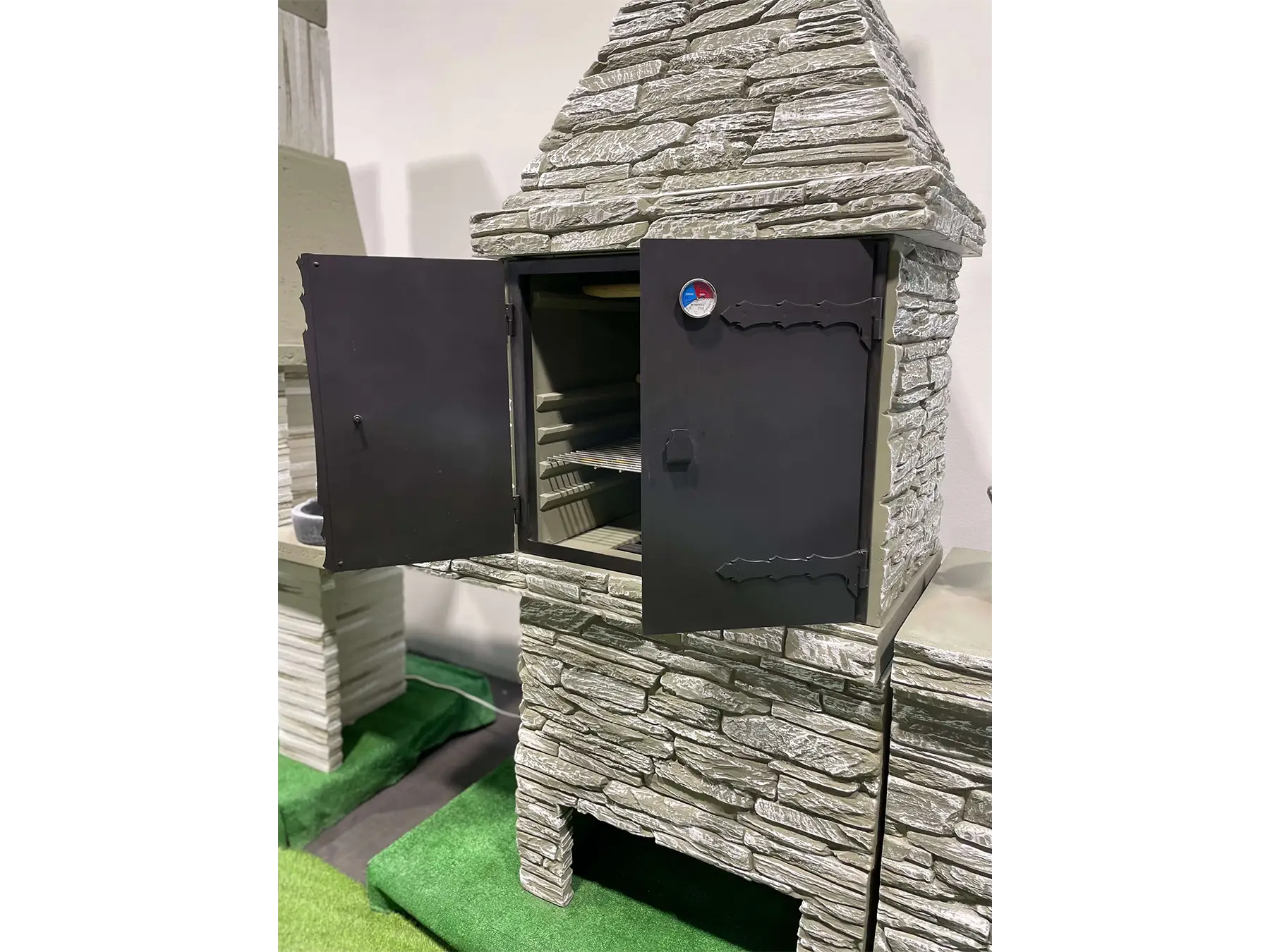 wędzarnia o imitacji kamienia