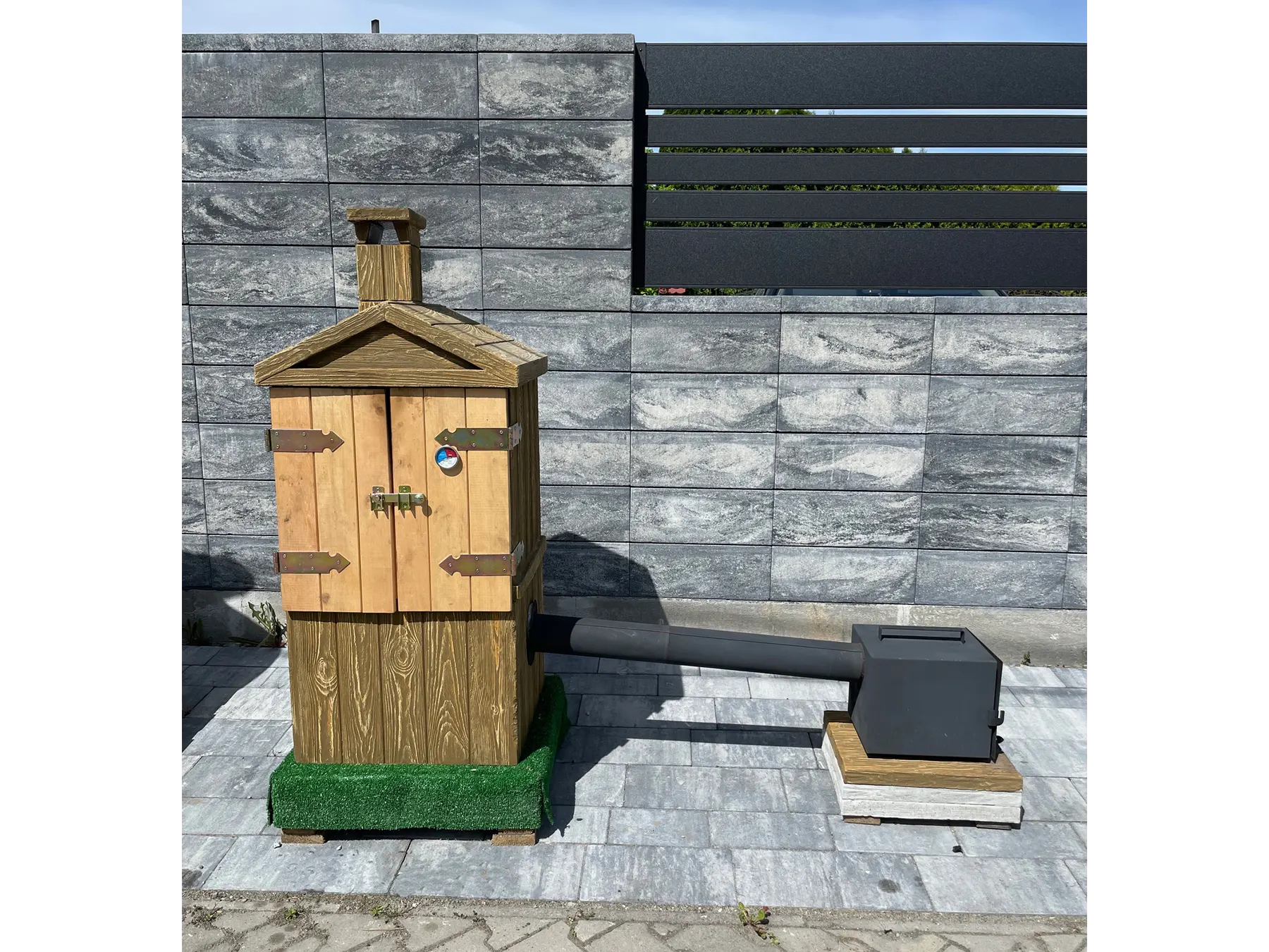 mała wędzarnia z betonu