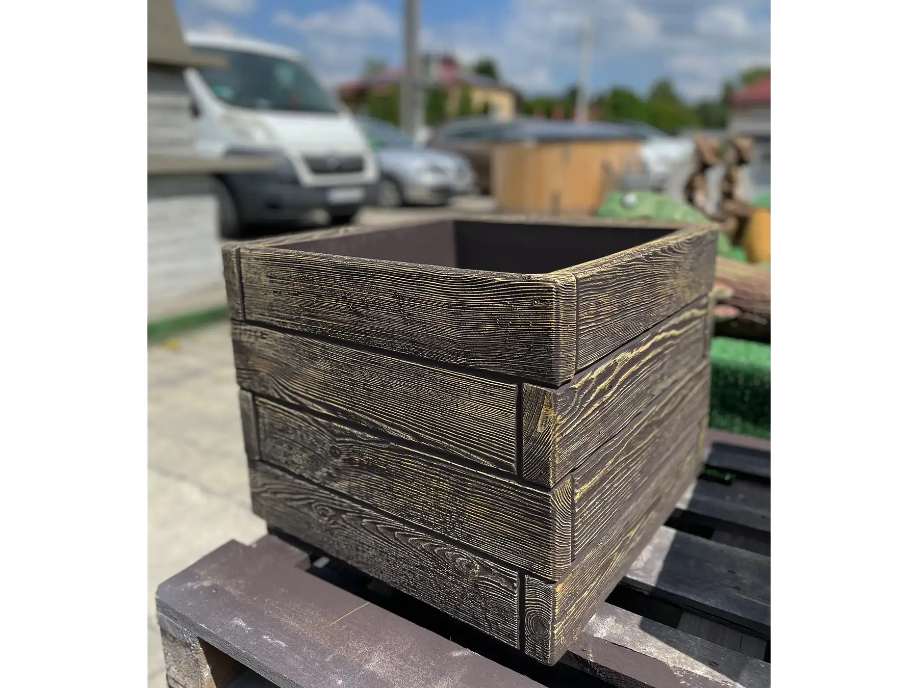 donica betonowa o imitacji deski