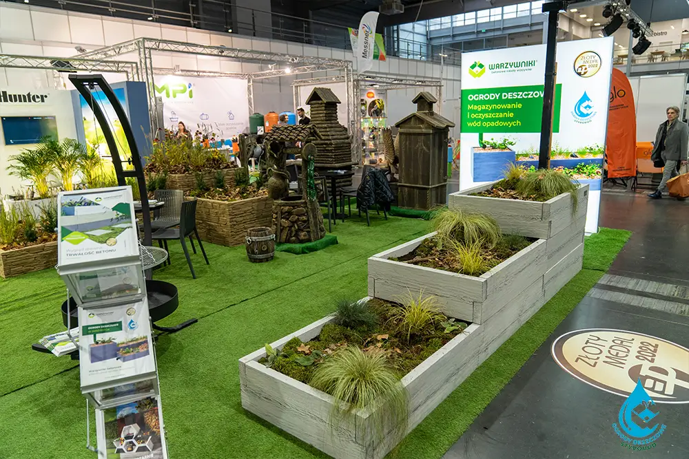 przykładowy kształt ogrodu deszczowego w pojemniku podczas targów