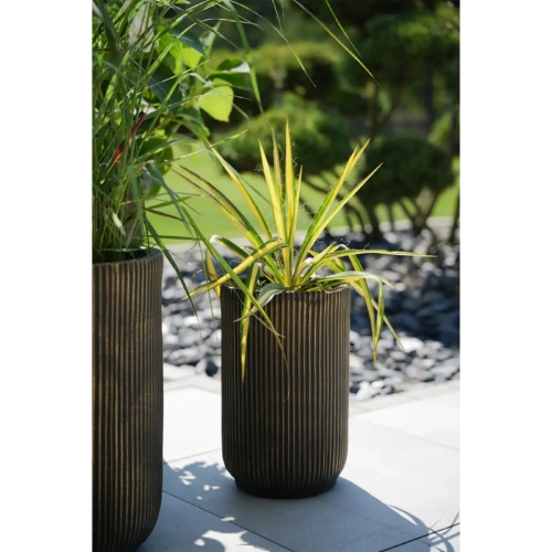 betonowe donice ryflowane