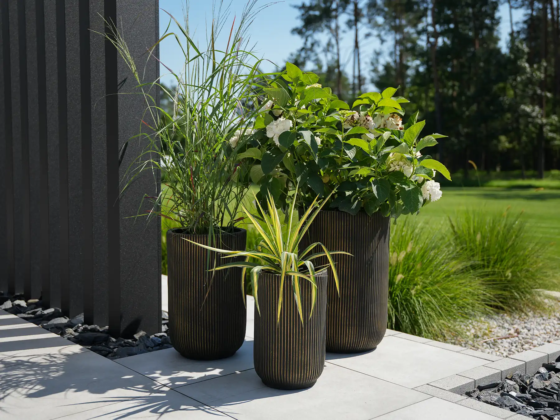 betonowe donice ryflowane