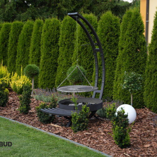 grill metalowy trójnóg