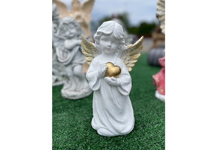 figurka anioł z sercem