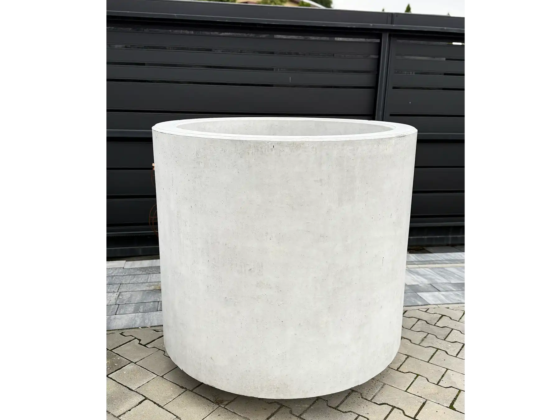 duża donica ogrodowa