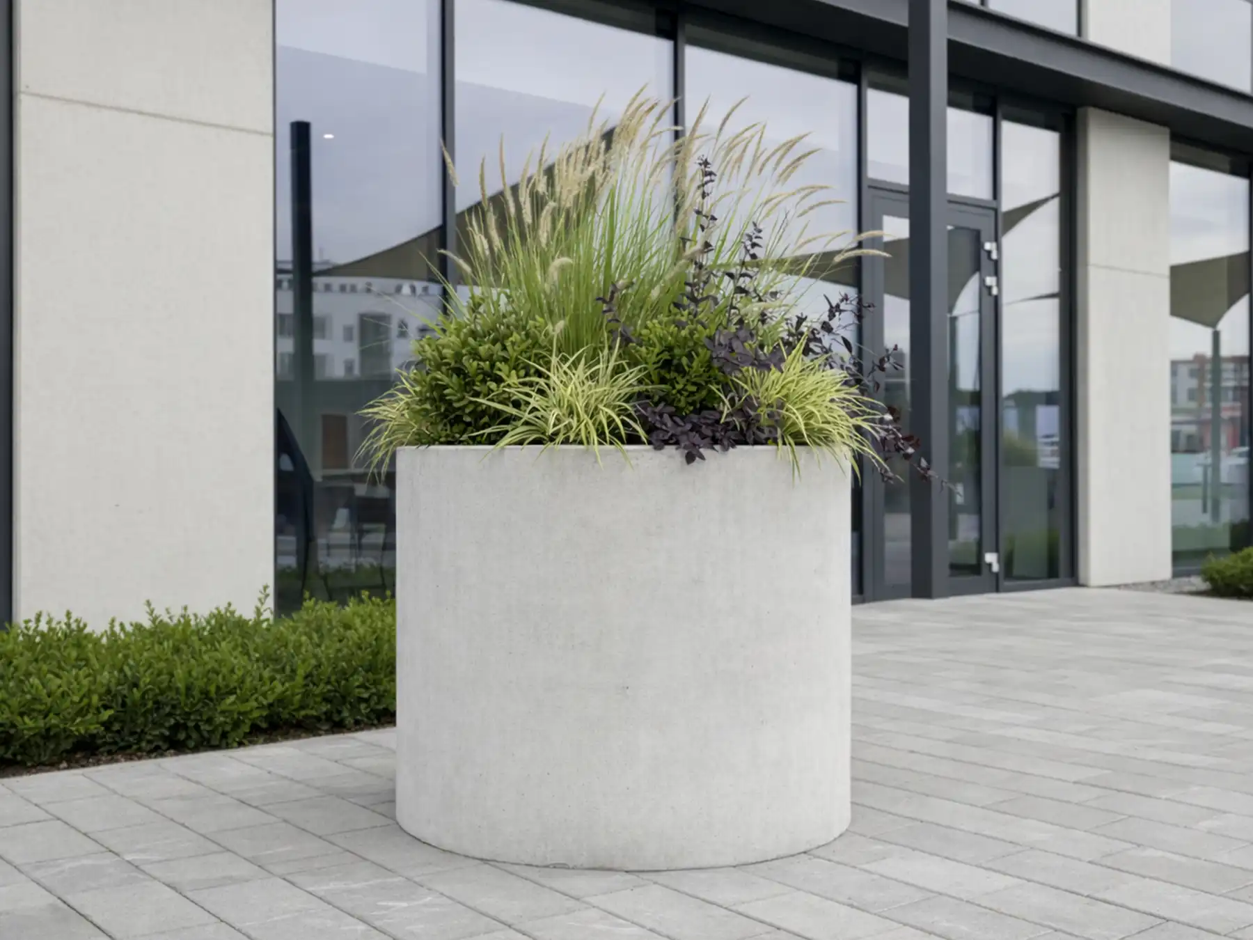 duże donice betonowe miejskie