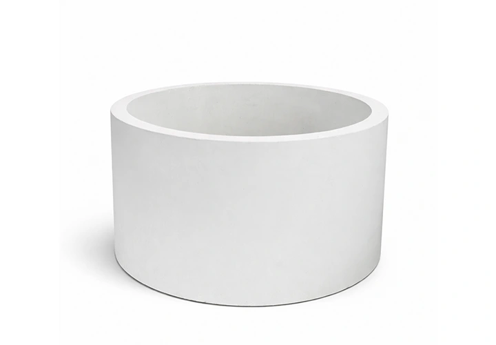 duża betonowa donica miejska