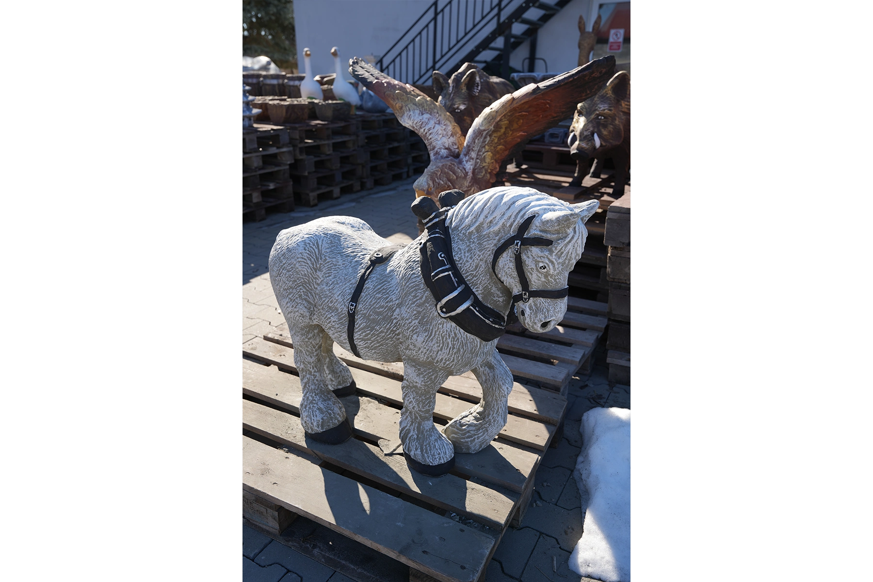 figura betonowa koń