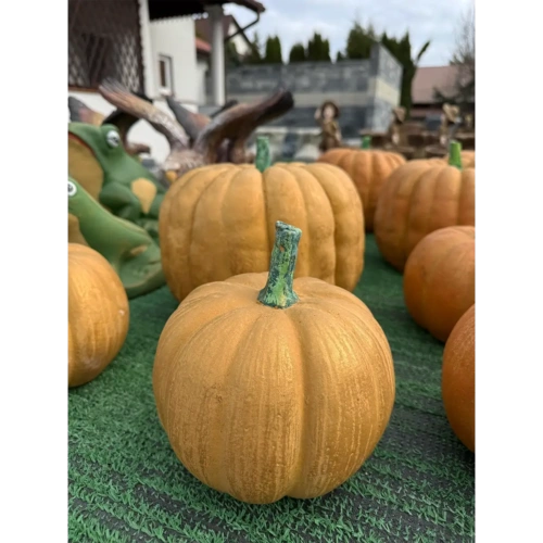 dynia figura z betonu