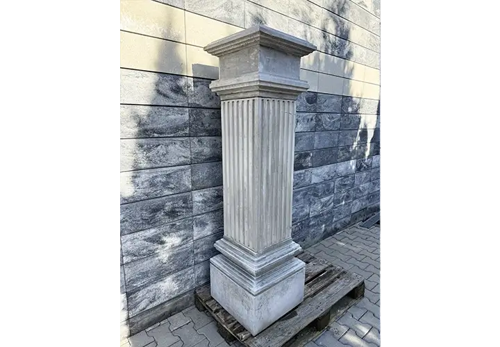 słupek betonowy ogrodzeniowy